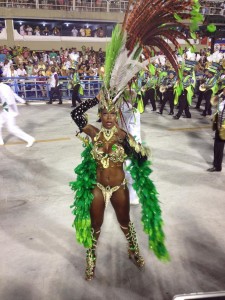 Evidemment, le Carnaval de Rio ne serait pas le Carnaval de Rio sans ses danseuses de Samba !