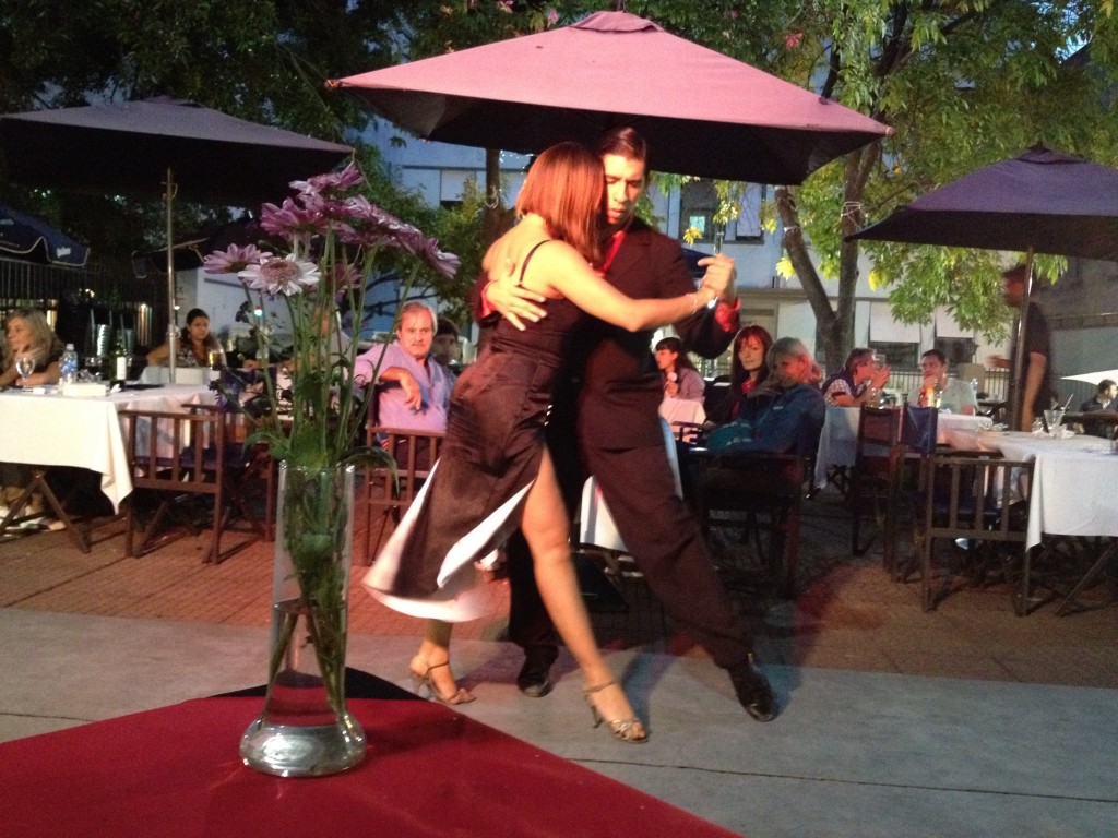 Tango dancers in Plaza Dorrego